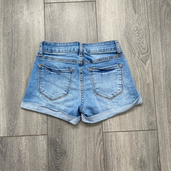 Kancan cuffed hi-rise shorts| size 24 - Picture 2 of 3